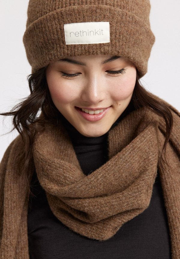 Knitted Wool Wide Scarf SNUG - warm melange brown Jetzt online – Bild 4